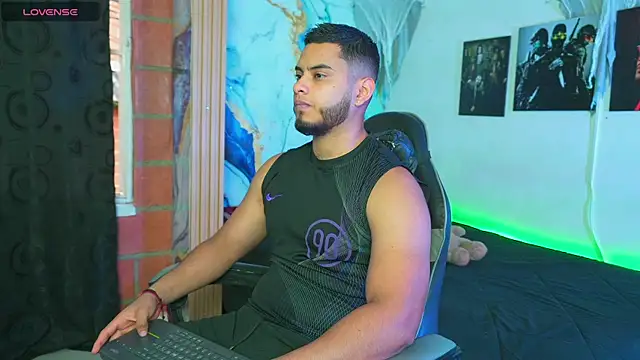 Snapshot of Tiler_wolker chatting on November 6, 2025, 10:21 pm Tiler wolker online show from November 6, 2025, 10:21 pm