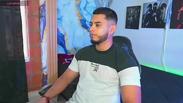 Snapshot of Tiler_wolker chatting on November 9, 2025, 8:29 pm Tiler wolker online show from November 9, 2025, 8:29 pm