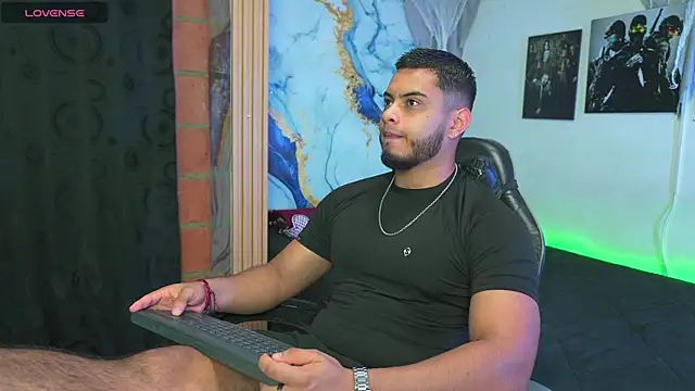 Snapshot of Tiler_wolker chatting on November 13, 2025, 11:36 pm Tiler wolker online show from November 13, 2025, 11:36 pm