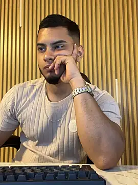 Snapshot of Tiler_wolker chatting on November 21, 2025, 1:04 am Tiler wolker online show from November 21, 2025, 1:04 am