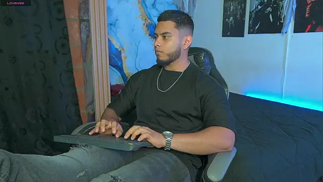 Snapshot of Tiler_wolker chatting on November 27, 2025, 1:29 am Tiler wolker online show from November 27, 2025, 1:29 am