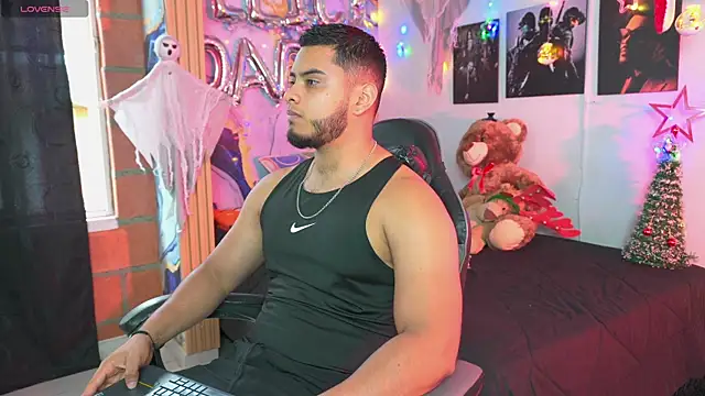 Snapshot of Tiler_wolker chatting on December 14, 2025, 8:24 pm Tiler wolker online show from December 14, 2025, 8:24 pm