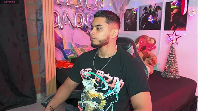 Snapshot of Tiler_wolker chatting on December 21, 2025, 3:35 am Tiler wolker online show from December 21, 2025, 3:35 am