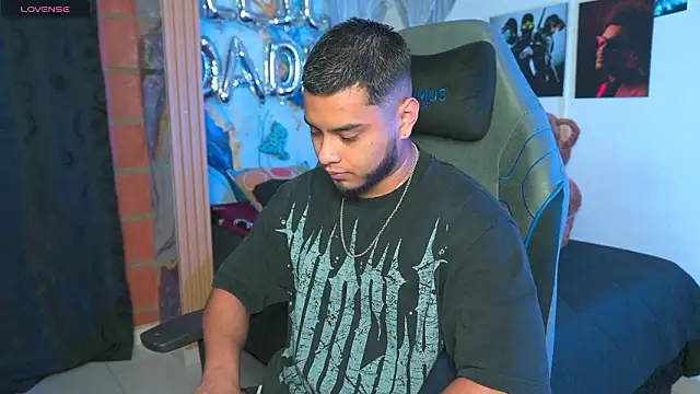 Snapshot of Tiler_wolker chatting on March 5, 2026, 2:18 am Tiler wolker online show from March 5, 2026, 2:18 am