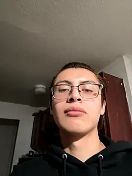 alexismar28 online show from October 27, 2025, 4:55 pm