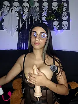 Snapshot of RosyDarck chatting on October 28, 2025, 3:21 am RosyDarck online show from October 28, 2025, 3:21 am
