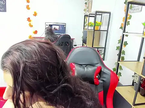 Allana Collins  online show from October 28, 2025, 1:36 pm