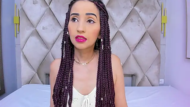 violett rabbit  online show from April 8, 2026, 8:20 pm