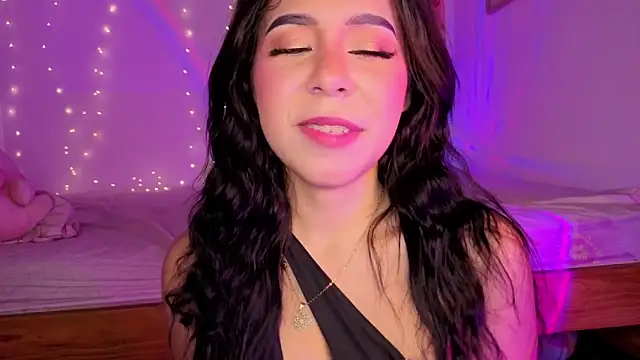 Miia330 online show from November 5, 2025, 7:30 am