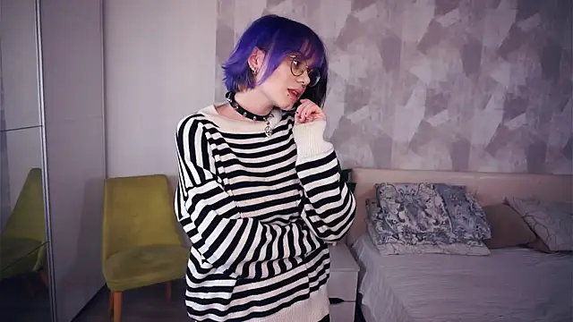 KellePourier online show from October 31, 2025, 5:58 pm