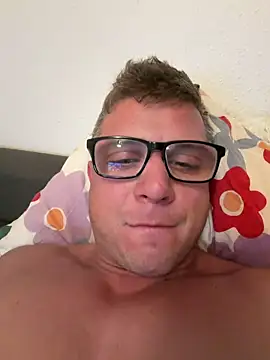 Snapshot of PolishBoy1995 chatting on May 29, 2026, 8:18 pm PolishBoy1995 online show from May 29, 2026, 8:18 pm
