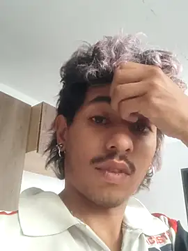 Snapshot of SkinniYamo chatting on October 26, 2025, 1:39 pm SkinniYamo online show from October 26, 2025, 1:39 pm