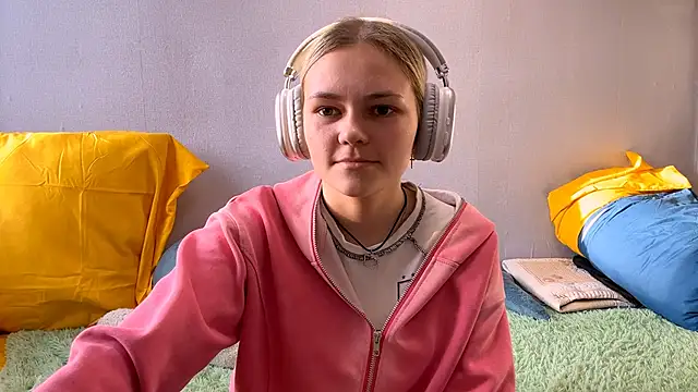 ChristineWest online show from November 1, 2025, 8:27 am