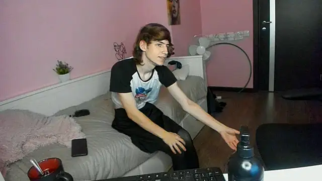 AvenGlow online show from November 28, 2025, 5:21 am