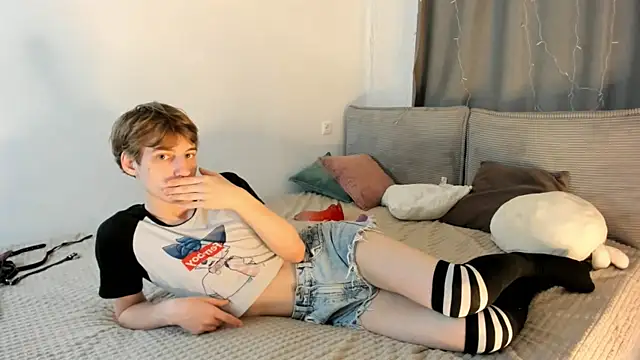 AvenGlow online show from April 15, 2026, 5:25 am