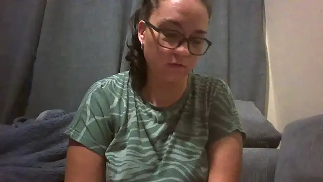 Snapshot of lilMissMarli chatting on April 1, 2026, 4:35 am lilMissMarli online show from April 1, 2026, 4:35 am
