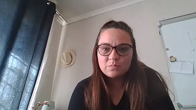 Snapshot of lilMissMarli chatting on July 4, 2026, 9:04 am lilMissMarli online show from July 4, 2026, 9:04 am