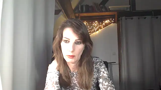 MissDyannis online show from March 9, 2026, 7:40 pm