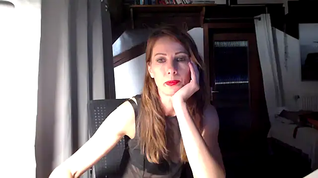 MissDyannis online show from July 16, 2026, 7:20 pm