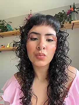 Snapshot of SugarTroubl33 chatting on February 17, 2026, 1:40 pm SugarTroubl33 online show from February 17, 2026, 1:40 pm