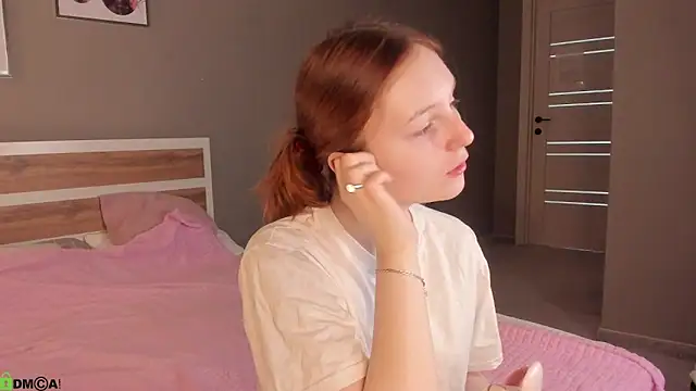 AngelWisee online show from May 19, 2026, 3:02 am
