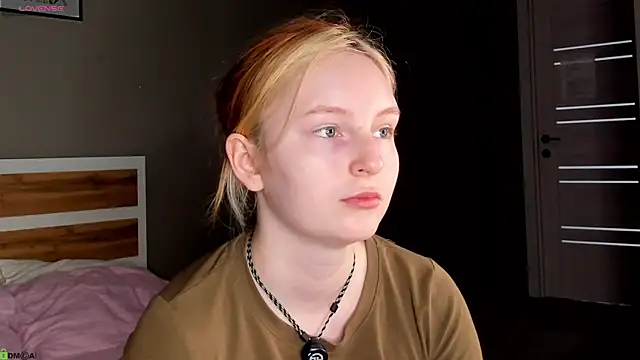 AngelWisee online show from July 10, 2026, 3:11 am