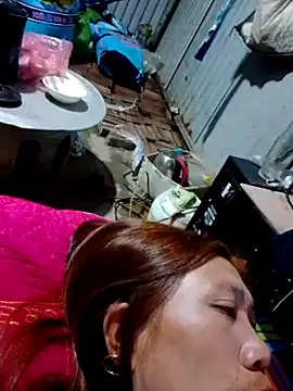 Snapshot of bella-la chatting on February 5, 2026, 12:10 pm bella-la online show from February 5, 2026, 12:10 pm