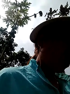 Snapshot of bella-la chatting on February 7, 2026, 5:44 am bella-la online show from February 7, 2026, 5:44 am