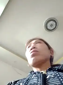 Snapshot of bella-la chatting on February 10, 2026, 12:42 pm bella-la online show from February 10, 2026, 12:42 pm