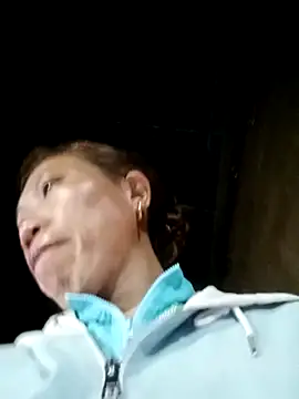 Snapshot of bella-la chatting on February 17, 2026, 12:40 am bella-la online show from February 17, 2026, 12:40 am