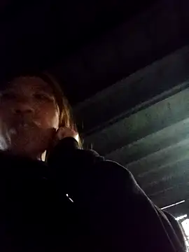 Snapshot of bella-la chatting on February 19, 2026, 2:18 am bella-la online show from February 19, 2026, 2:18 am