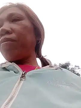 Snapshot of bella-la chatting on February 22, 2026, 10:47 am bella-la online show from February 22, 2026, 10:47 am