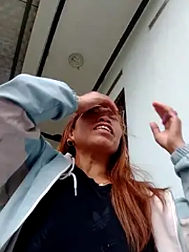 Snapshot of bella-la chatting on February 28, 2026, 7:53 am bella-la online show from February 28, 2026, 7:53 am