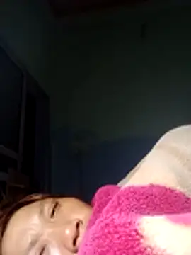 Snapshot of bella-la chatting on February 28, 2026, 9:27 pm bella-la online show from February 28, 2026, 9:27 pm