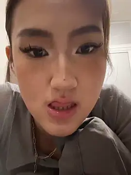 Snapshot of AlishaCheng chatting on March 19, 2026, 3:05 pm AlishaCheng online show from March 19, 2026, 3:05 pm