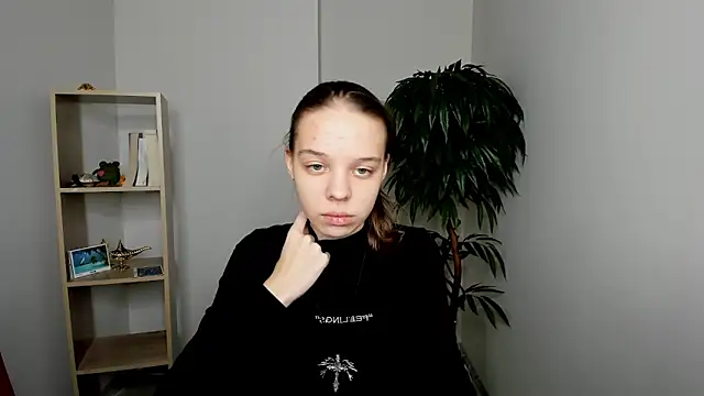 Snapshot of CorazonKlann chatting on October 29, 2025, 11:45 am CorazonKlann online show from October 29, 2025, 11:45 am