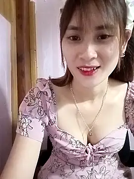 Snapshot of Em_xinh01 chatting on May 13, 2026, 2:14 pm Em xinh01 online show from May 13, 2026, 2:14 pm