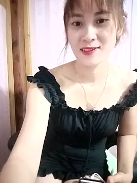 Snapshot of Em_xinh01 chatting on May 16, 2026, 12:48 pm Em xinh01 online show from May 16, 2026, 12:48 pm