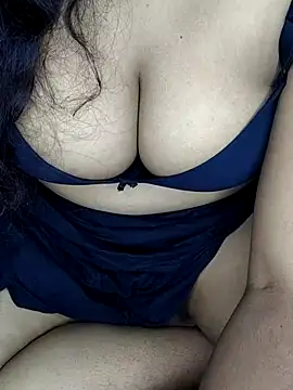 shreyareddy99 online show from December 22, 2025, 5:21 pm