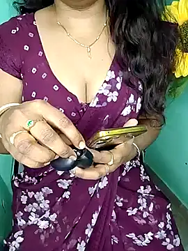 shreyareddy99 online show from February 4, 2026, 4:13 pm