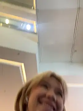 Leila La online show from November 1, 2025, 9:11 am