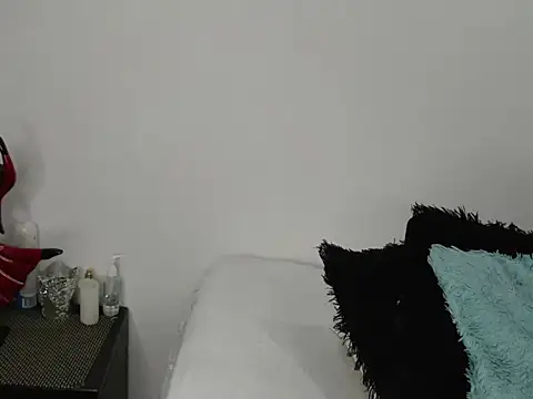 EmmilyConnor online show from February 10, 2026, 1:48 pm