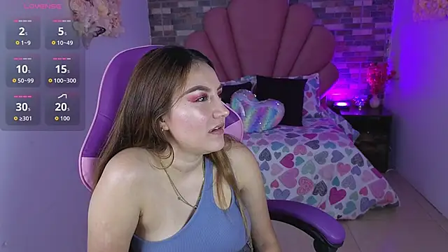 Snapshot of Adrimaretti chatting on October 28, 2025, 7:38 pm Adrimaretti online show from October 28, 2025, 7:38 pm