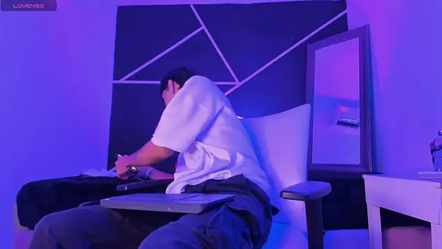 LIAM STONNE  online show from October 31, 2025, 8:21 pm