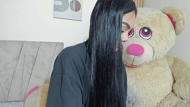 little emiily  online show from November 21, 2025, 10:30 pm