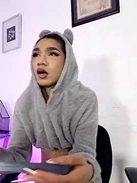 FernandaFox  online show from May 14, 2026, 3:46 am
