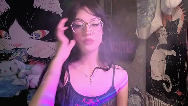 RavennaCrow online show from December 3, 2025, 5:44 pm