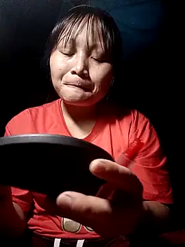 yoyo-mi online show from November 2, 2025, 1:02 pm