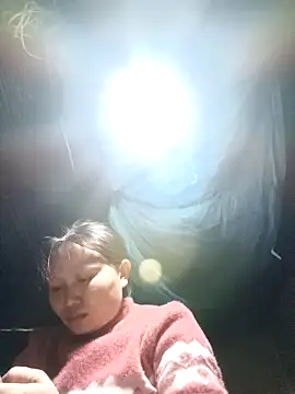 yoyo-mi online show from December 18, 2025, 2:39 am