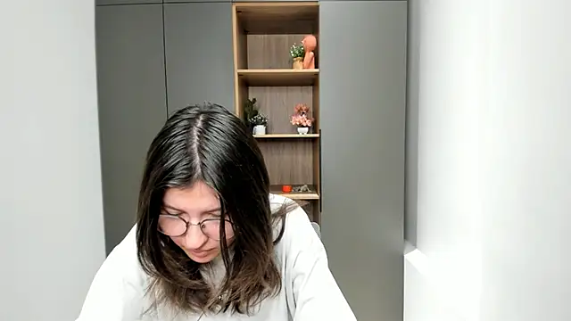 VickieChantos online show from October 29, 2025, 4:48 am